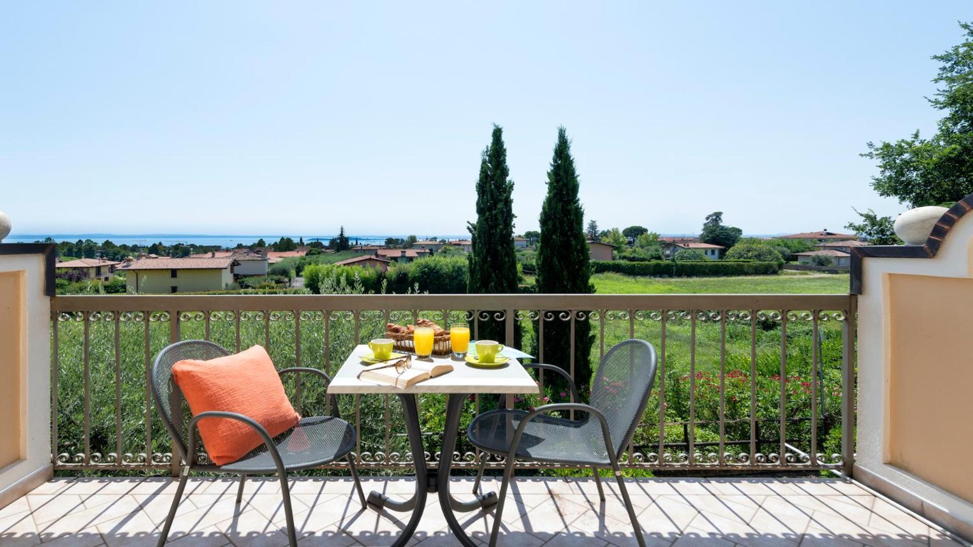 Park Residence Il Gabbiano Moniga del Garda Værelse billede