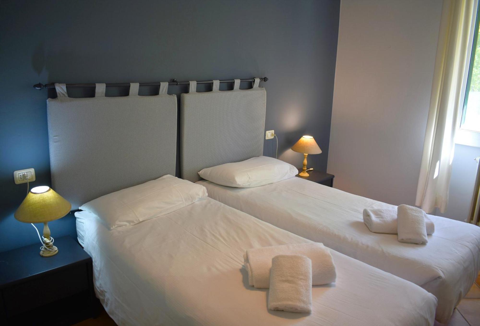 Park Residence Il Gabbiano Moniga del Garda Værelse billede
