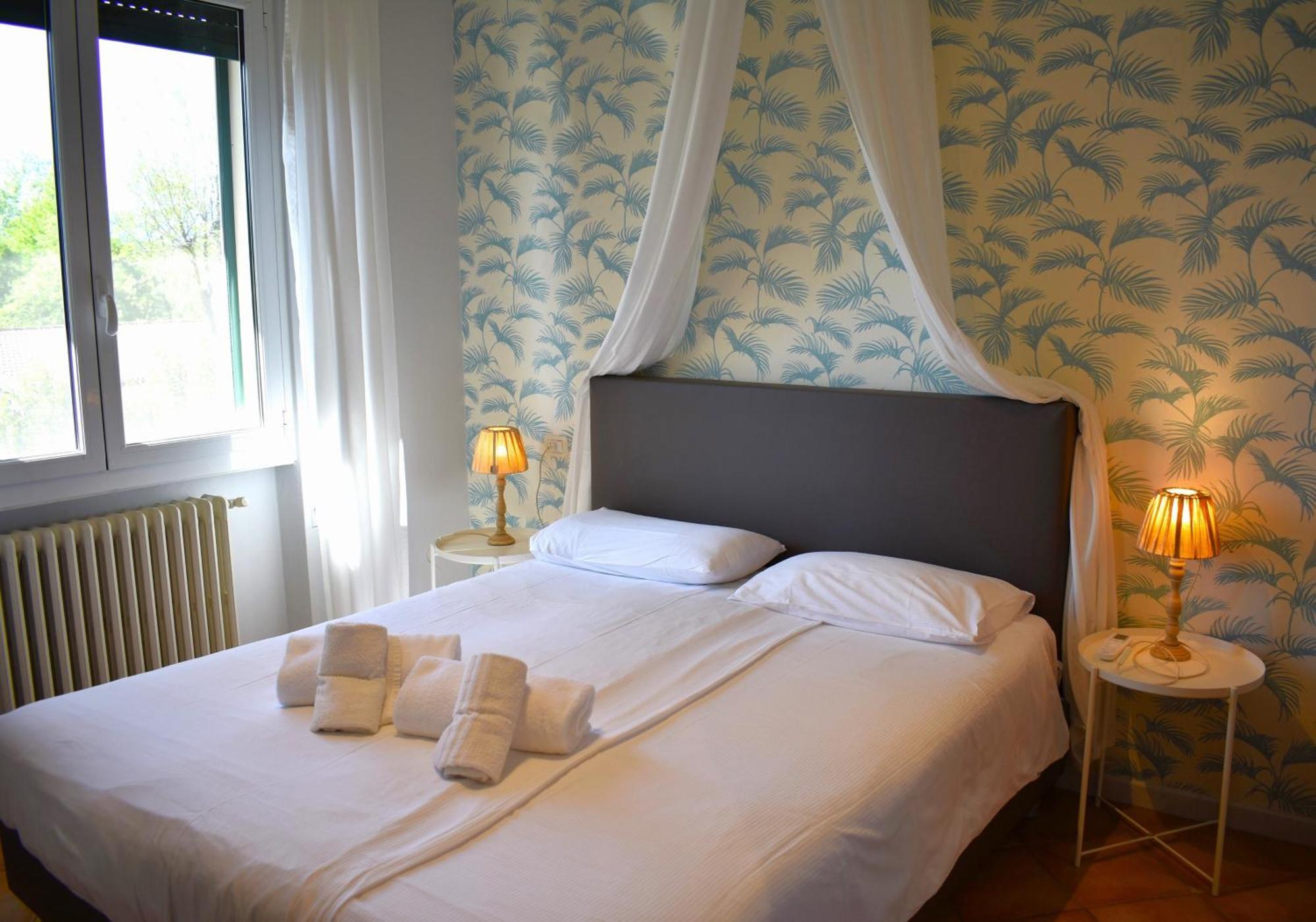 Park Residence Il Gabbiano Moniga del Garda Værelse billede