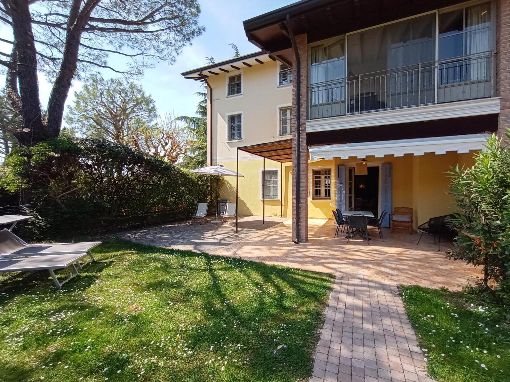 Park Residence Il Gabbiano Moniga del Garda Værelse billede